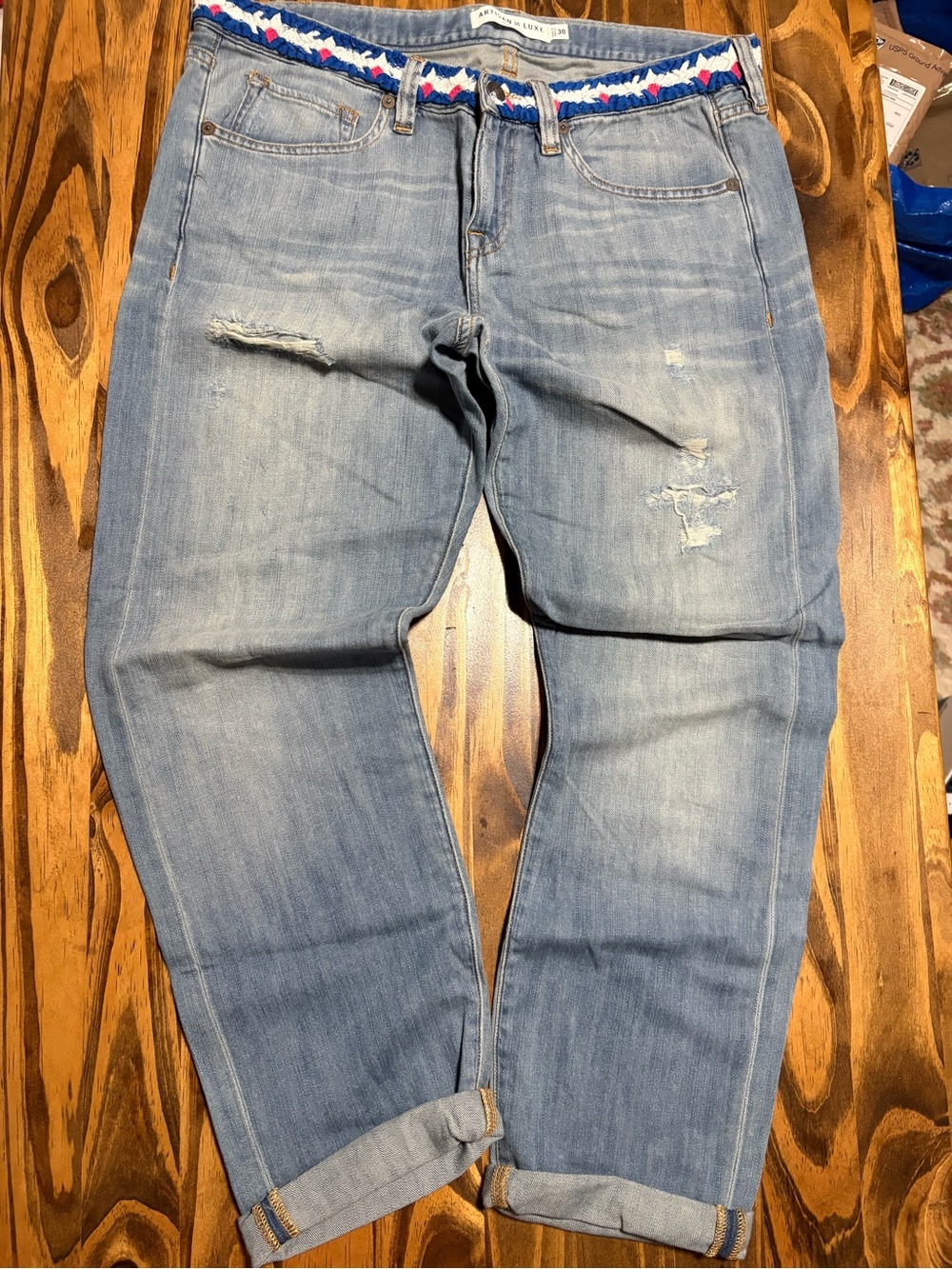 Artisan de Luxe light wash jeans with braided belt size 30 nwot